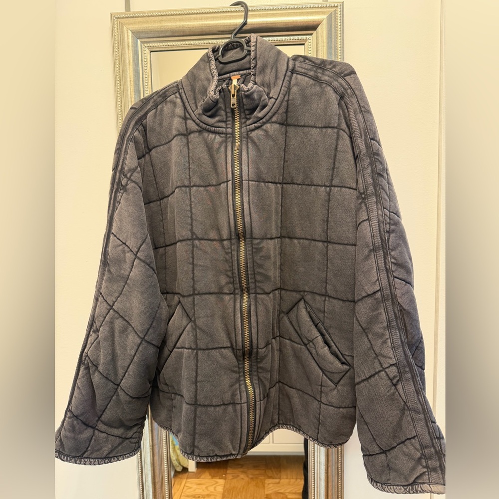 Free People dolman Charcoal Quilted Puffer Jacket size XS- excellent condition